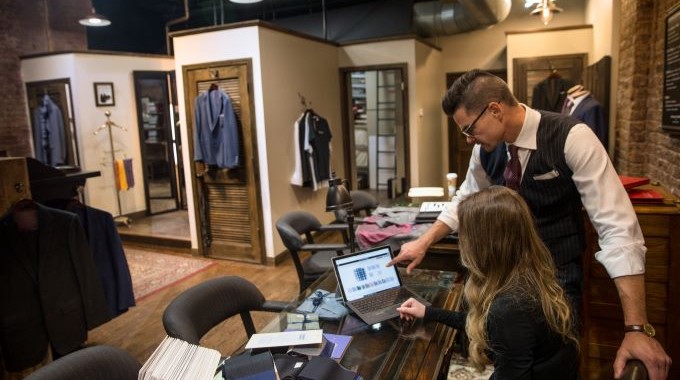 Retail Frontline Workforce Technology | Microsoft